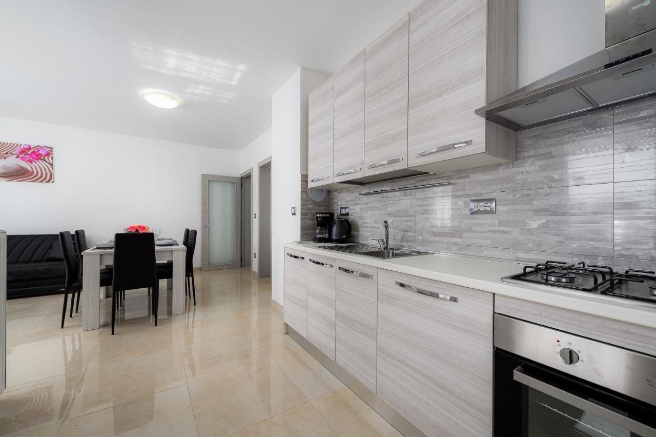 Stancija Amoroso Porec Apartments Luaran gambar